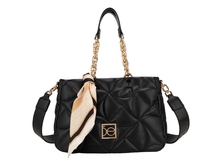 Bolso de hombro Cloe color negro con diseño acolchado, asa de cadena dorada y un pañuelo beige decorativo.