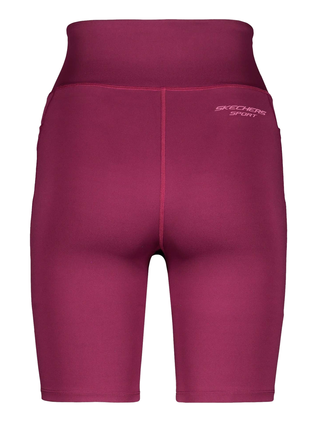 Mujer vistiendo biker shorts deportivos de color fucsia de la marca Skechers.