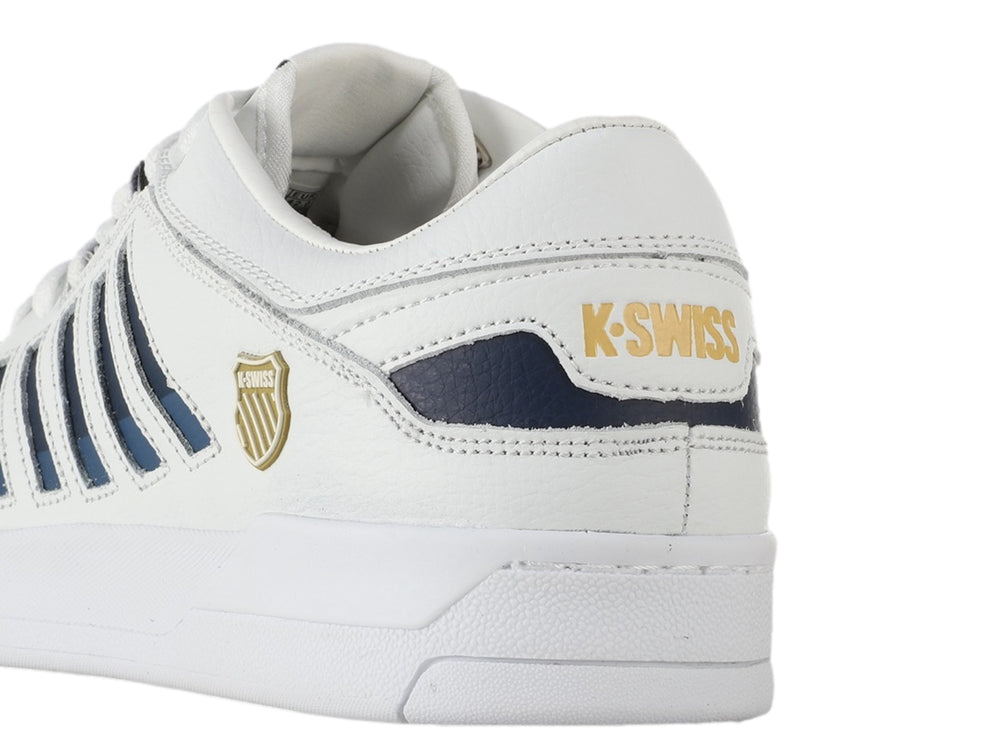 Tenis K-Swiss Dread Court en color blanco con franjas laterales en azul marino y suela blanca.