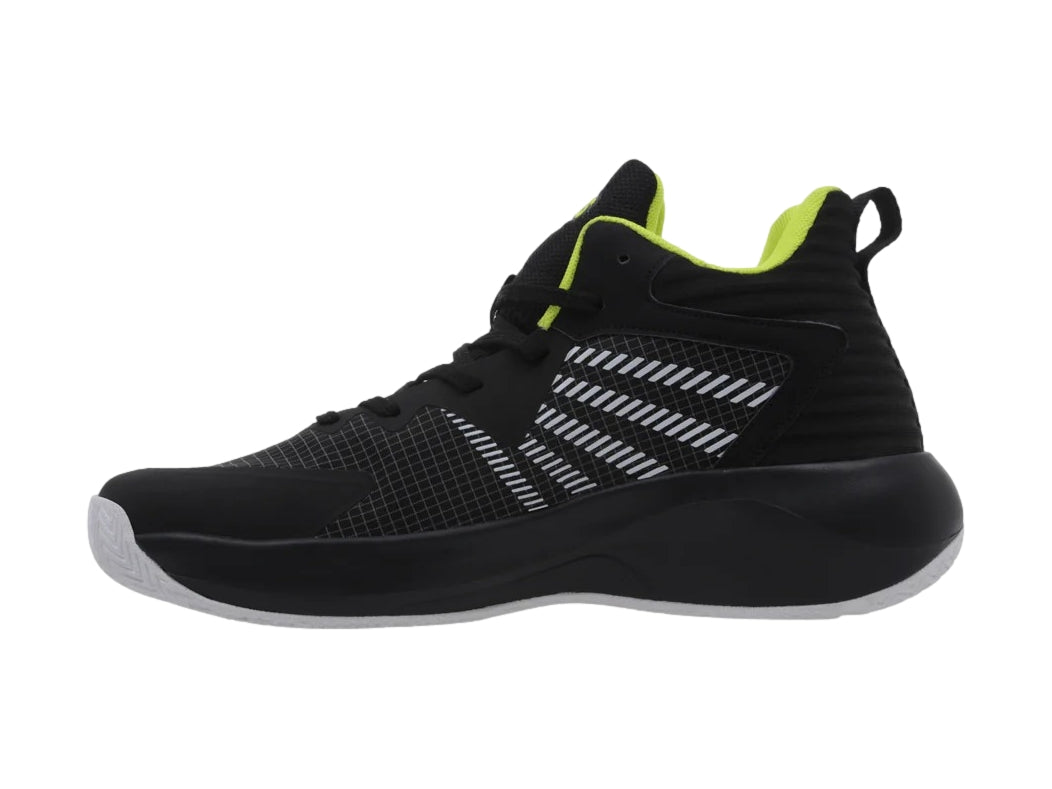 Tenis de baloncesto K-Swiss Fastbreak en color negro con detalles en verde neón y suela blanca.