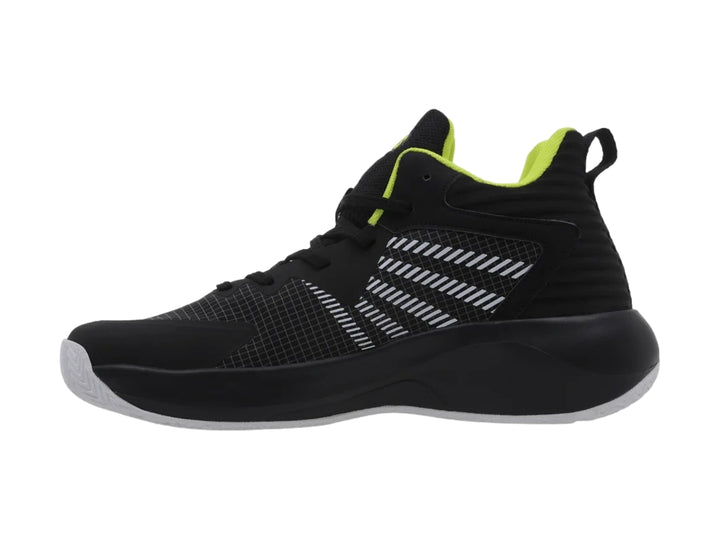 Tenis de baloncesto K-Swiss Fastbreak en color negro con detalles en verde neón y suela blanca.