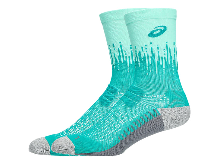 Par de calcetines deportivos ASICS con diseño degradado en verde menta y azul turquesa y detalles en gris.