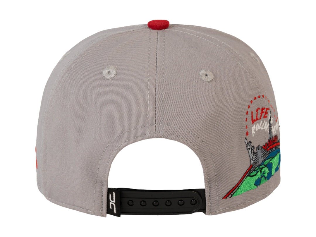 Gorra JC HATS color gris con visera negra y bordado rojo frontal que dice University of Life.