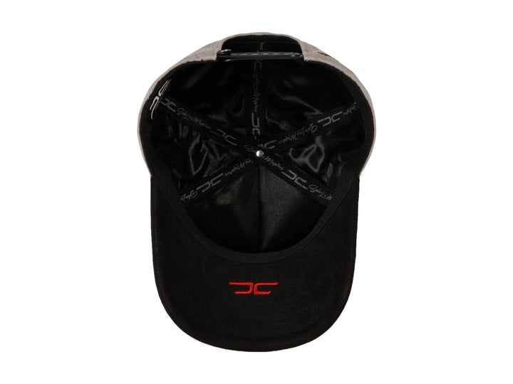 Gorra JC HATS color gris con visera negra y bordado rojo frontal que dice University of Life.