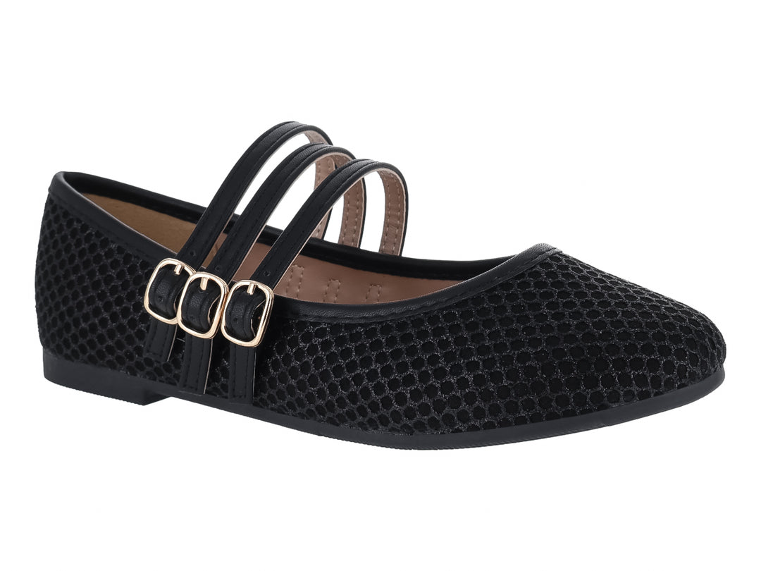 Zapato plano negro con tres correas y hebillas doradas, textura de malla.