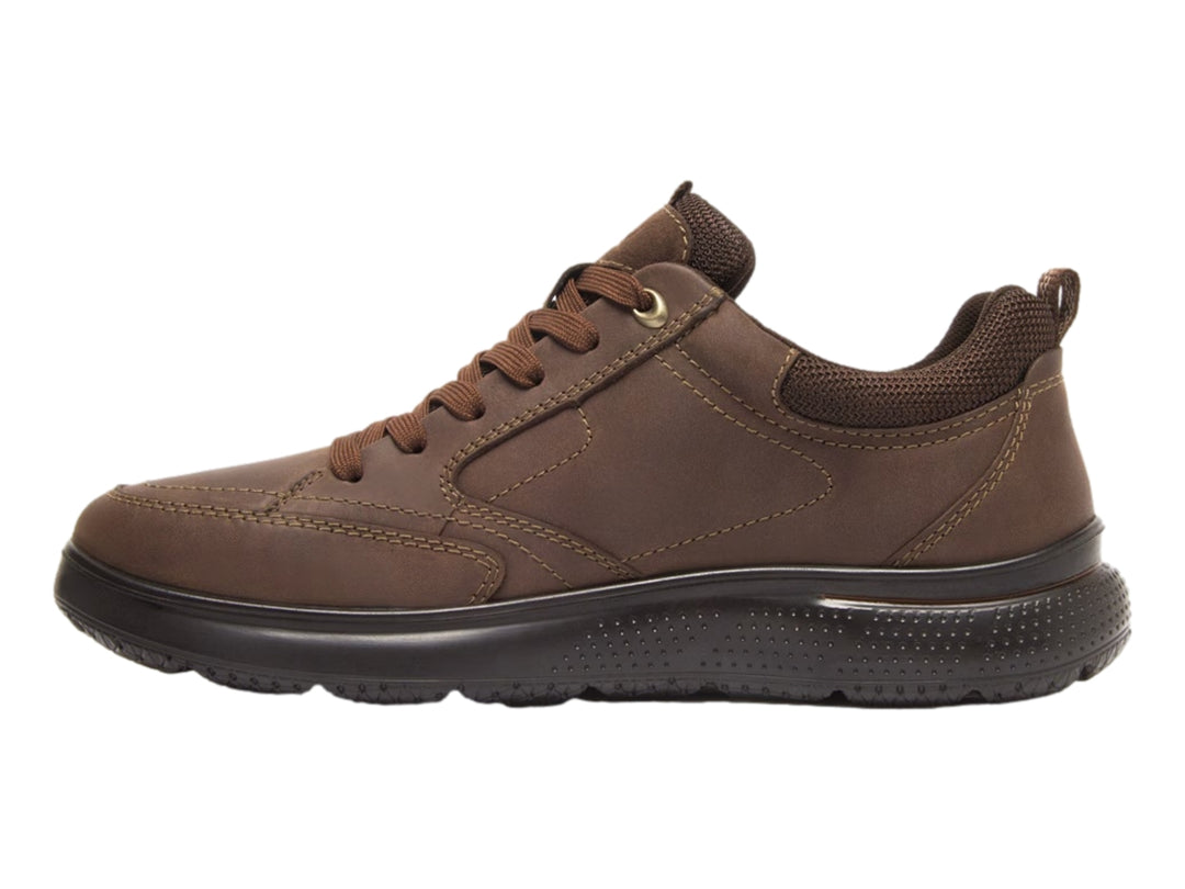 Zapato casual Flexi color chocolate con cordones y suela negra.