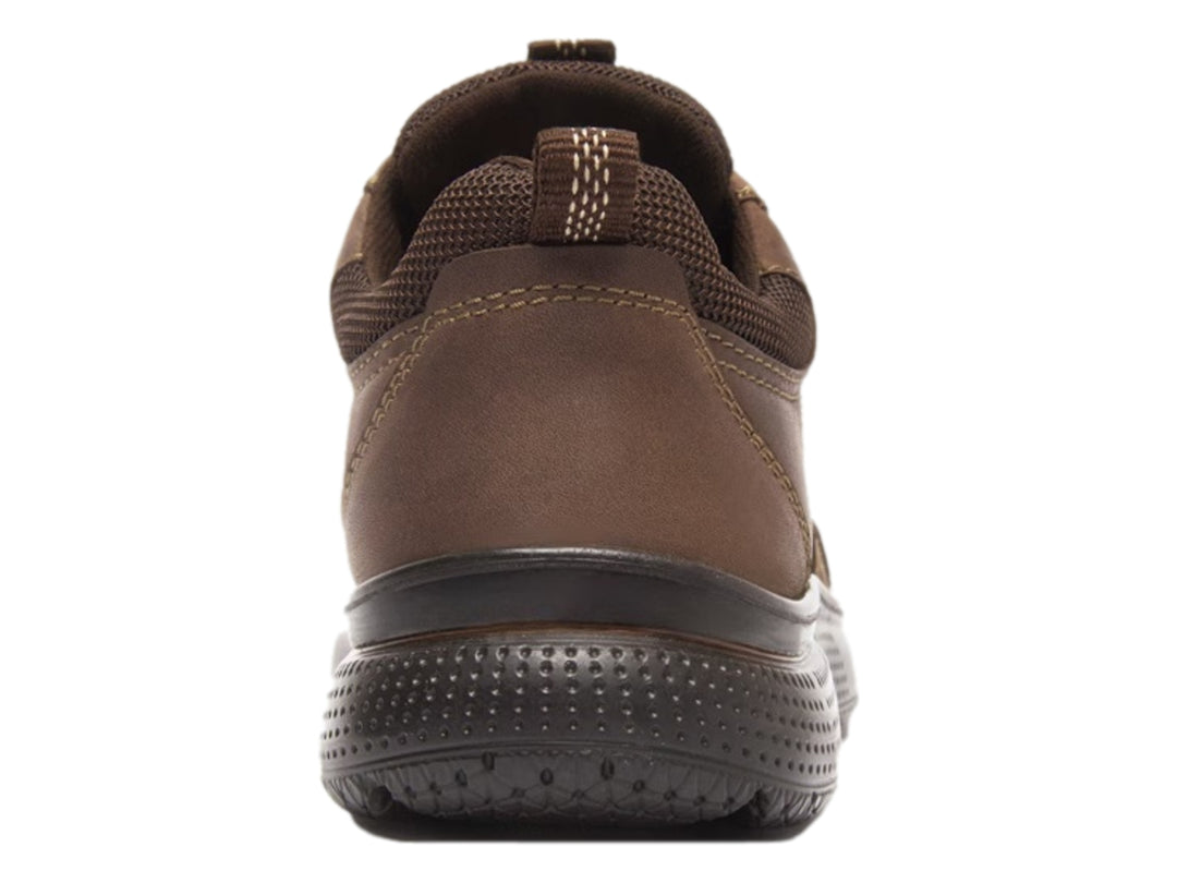 Zapato casual Flexi color chocolate con cordones y suela negra.