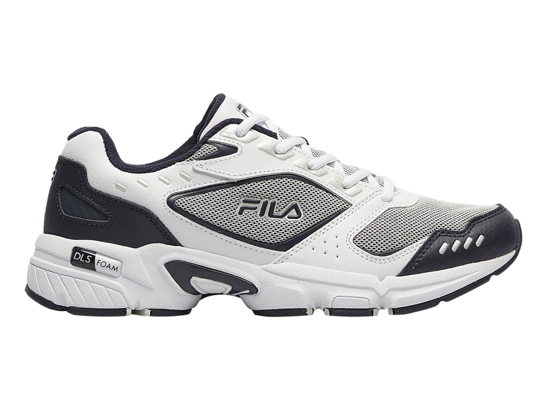 Tenis deportivos Fila en colores blanco, azul marino y gris con suela blanca robusta.