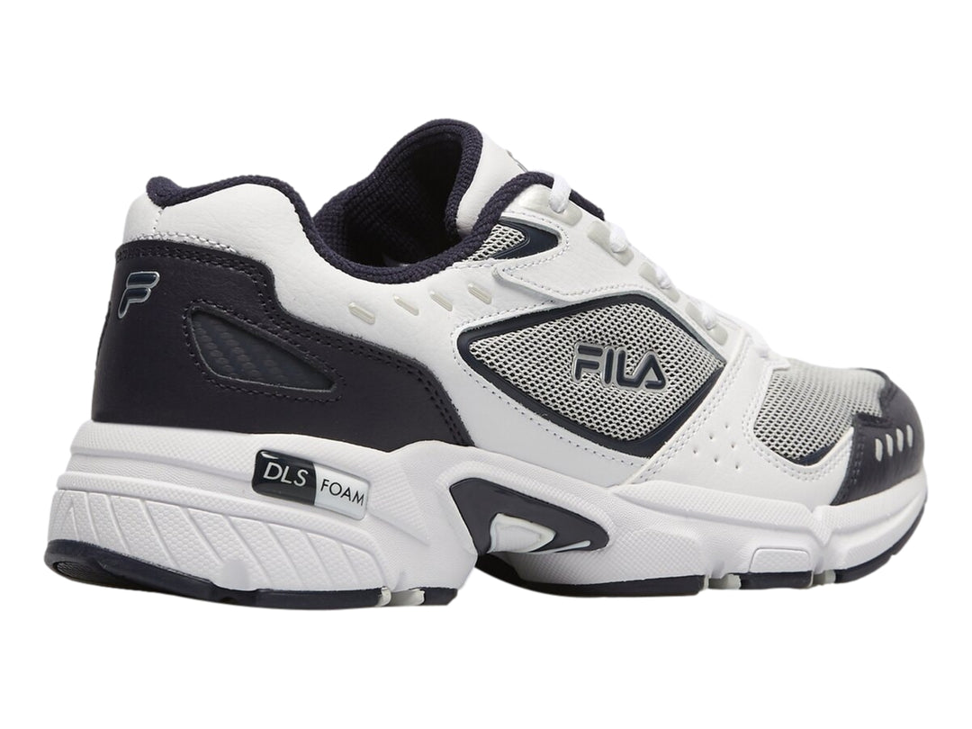 Tenis deportivos Fila en colores blanco, azul marino y gris con suela blanca robusta.