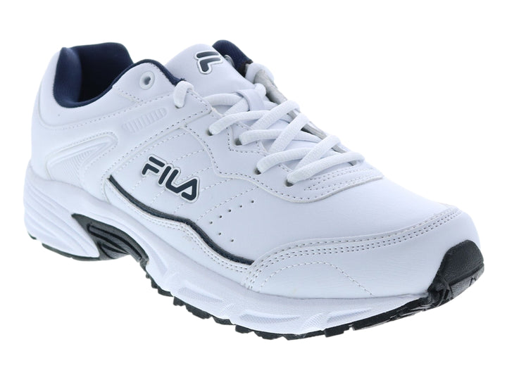 Tenis deportivos FILA de color blanco con detalles en azul marino y suela blanca.