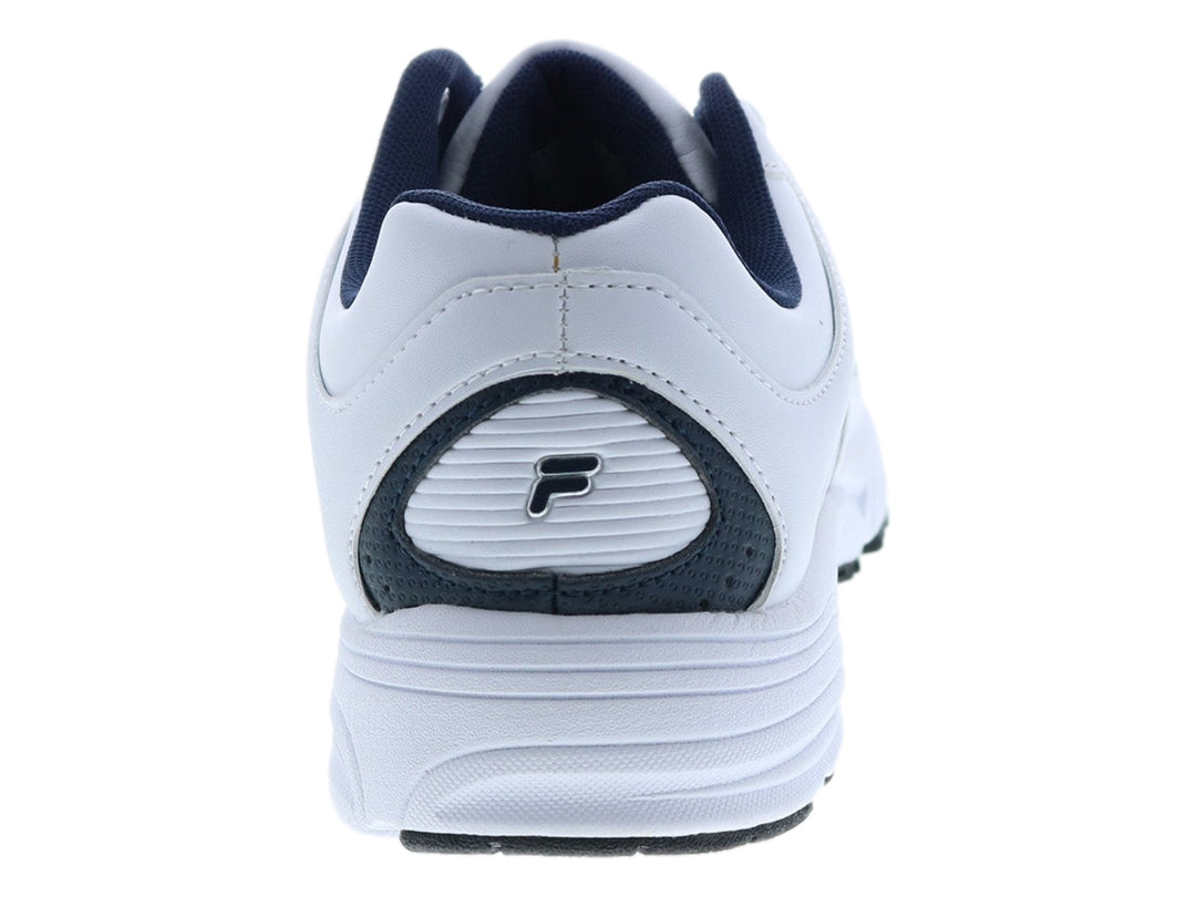 Tenis deportivos FILA de color blanco con detalles en azul marino y suela blanca.
