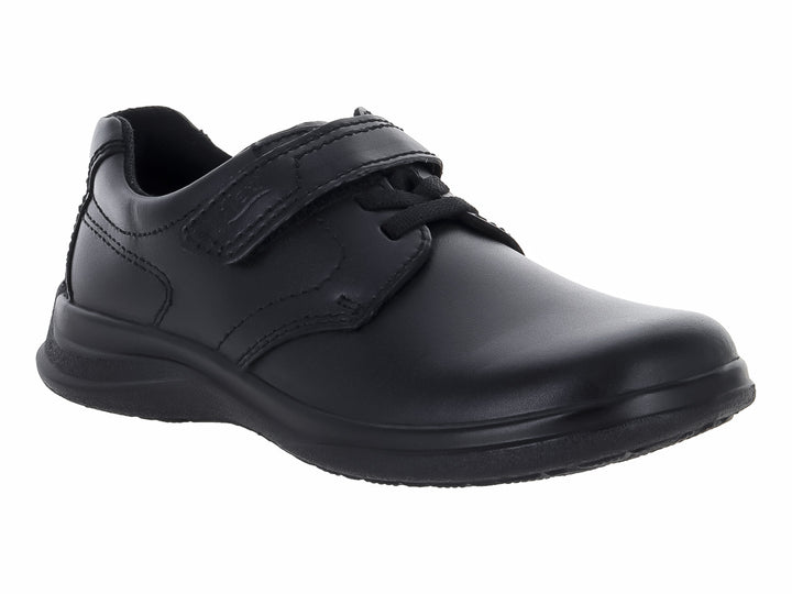 Zapato negro para niño de la marca Flexi con cierre de velcro y suela cómoda.