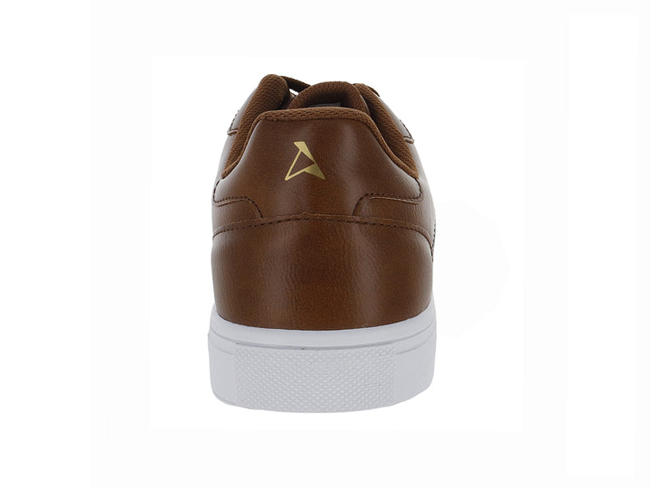 Tenis casuales para Nino en color café con suela blanca y cordones.