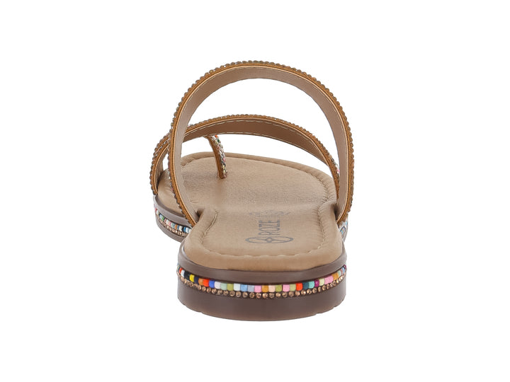 Sandalia plana multicolor para niña con tiras decoradas con pequeñas piedras brillantes y suela beige.