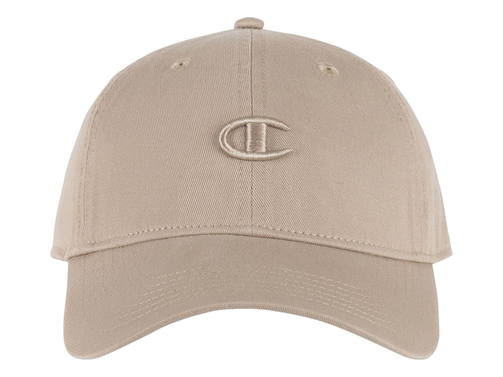 Gorra Champion ajustable en color arena con logotipo bordado en el frente y visera curva.