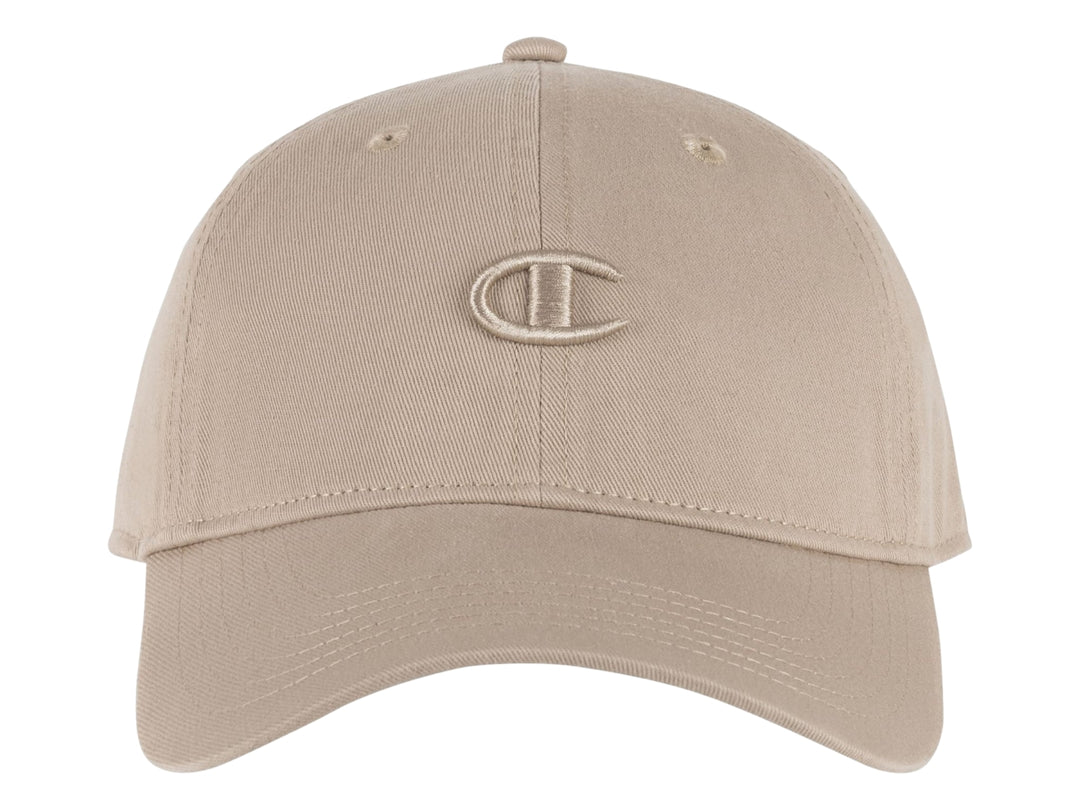 Gorra Champion ajustable en color arena con logotipo bordado en el frente y visera curva.