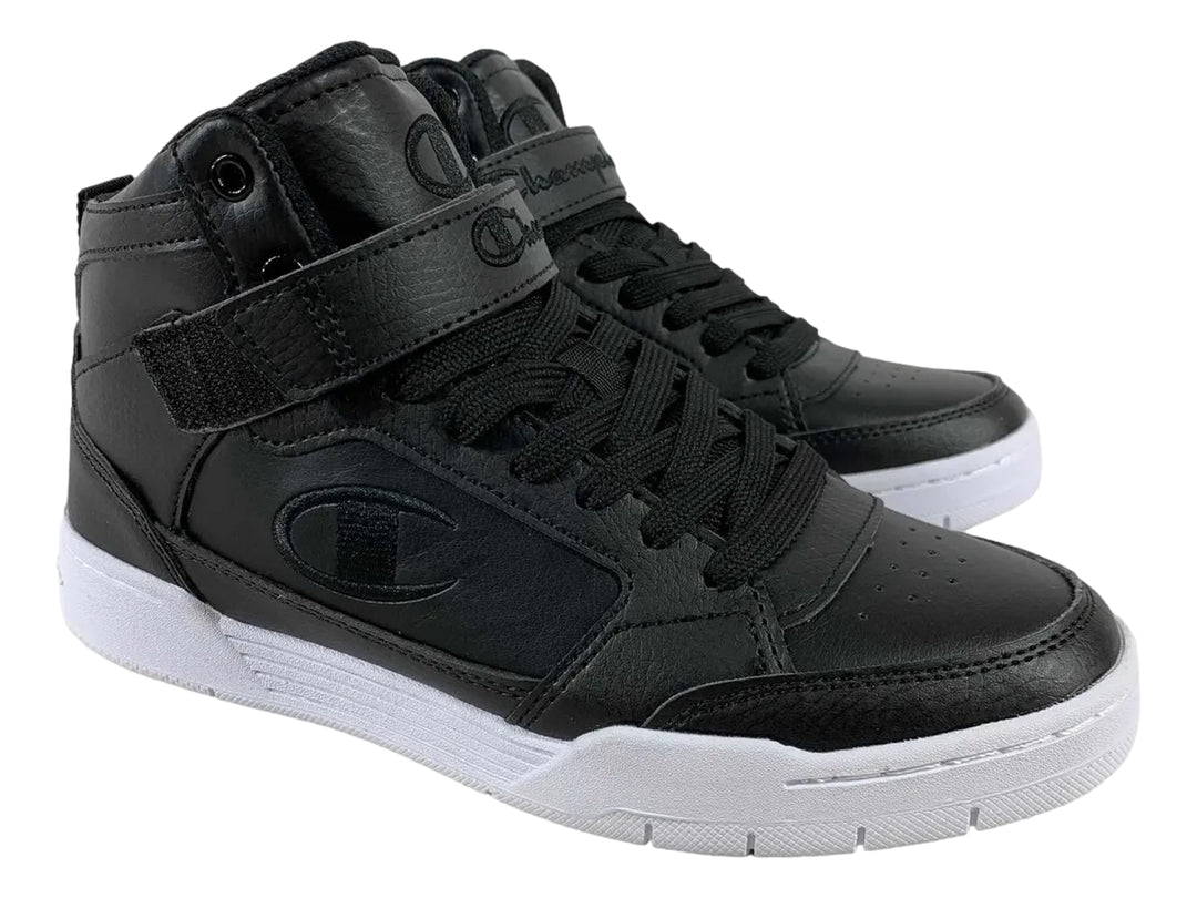 Tenis Champion modelo Arena Power Hi en color negro con suela blanca y correa ajustable en el tobillo.