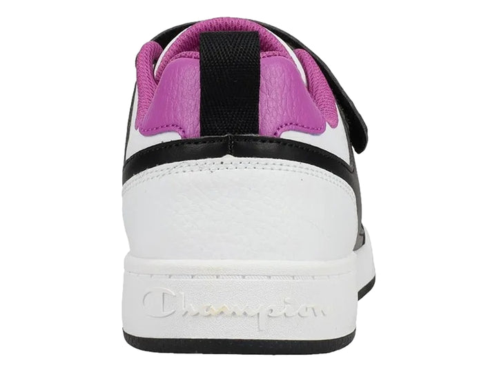 Tenis deportivos Champion en colores blanco y negro con detalles en morado y correa ajustable.