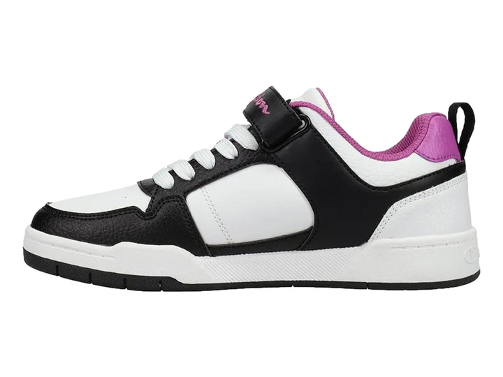 Tenis deportivos Champion en colores blanco y negro con detalles en morado y correa ajustable.