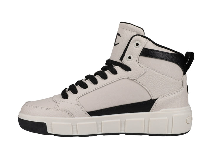 Tenis Champion de bota color beige con detalles y cordones en color negro.