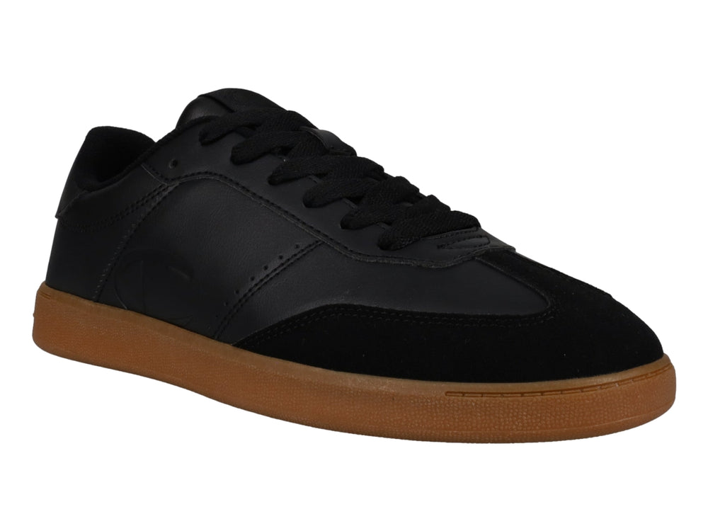 Tenis Champion color negro con suela de goma café, estilo deportivo y casual.