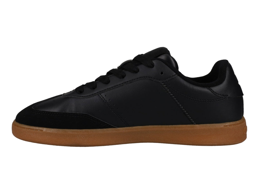 Tenis Champion color negro con suela de goma café, estilo deportivo y casual.