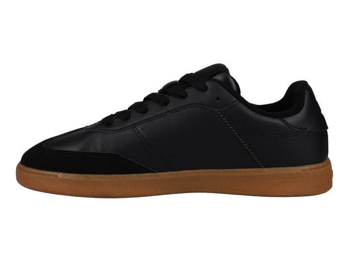 Tenis Champion color negro con suela de goma café, estilo deportivo y casual.