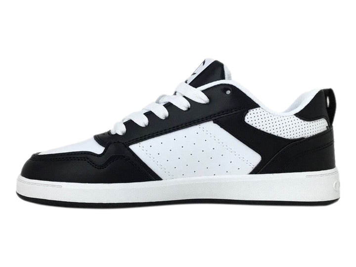 Tenis deportivos Champion en colores blanco y negro con suela blanca y detalles perforados.