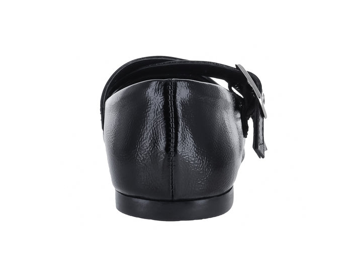 Zapato plano de charol negro con doble hebilla plateada para niña.