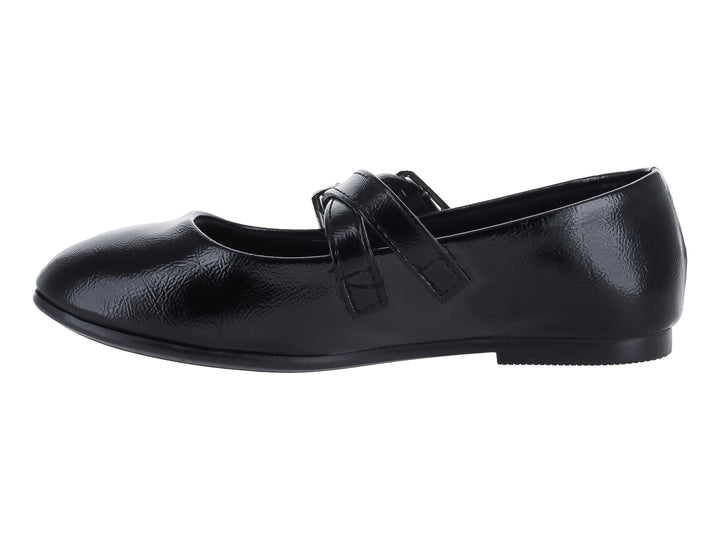 Zapato plano de charol negro con doble hebilla plateada para niña.