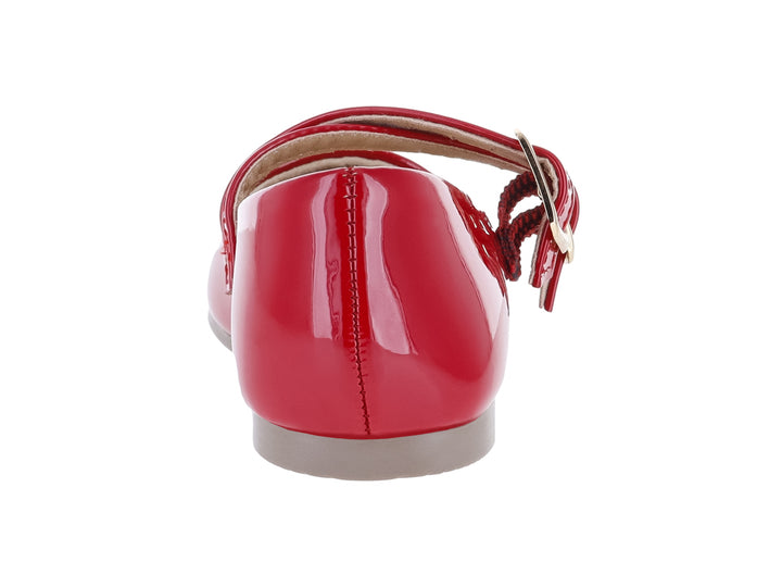 Zapato plano rojo de charol con dos hebillas doradas y suela gris.