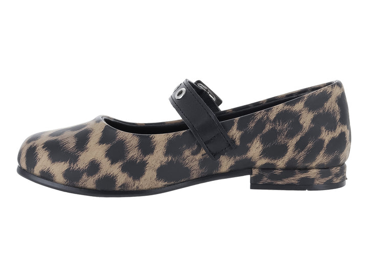 Zapato plano estilo Mary Jane con estampado de leopardo en tonos café y negro, con hebilla metálica plateada.