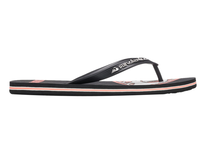 Sandalias Quiksilver color negro con detalle en rosa en la suela y correa negra.
