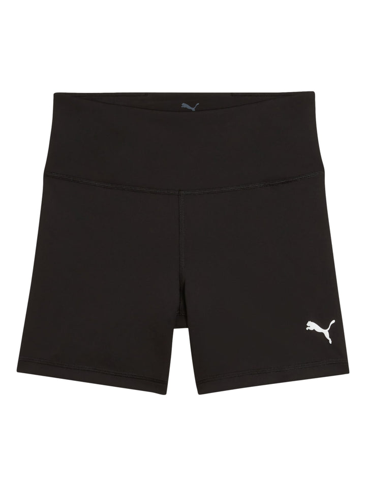 Mujer vistiendo shorts deportivos ajustados de cintura alta color negro marca PUMA.