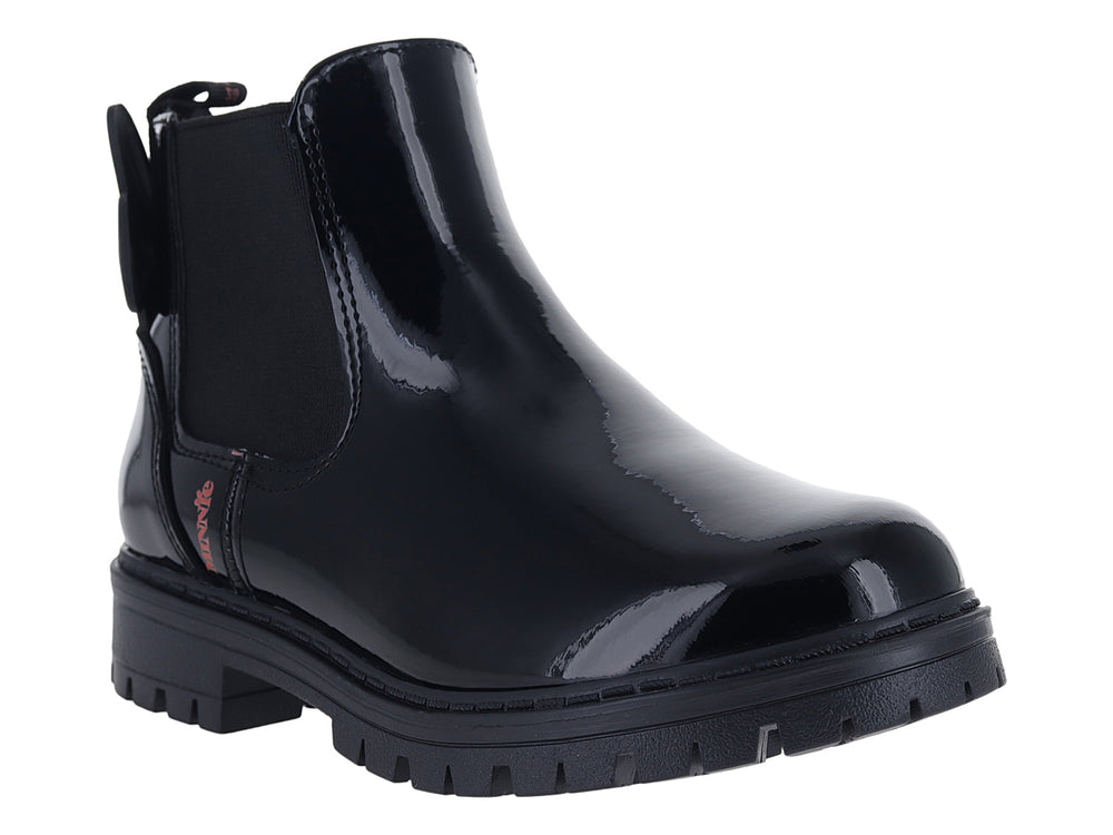 Bota negra de charol con moño rojo y suela track para niña.