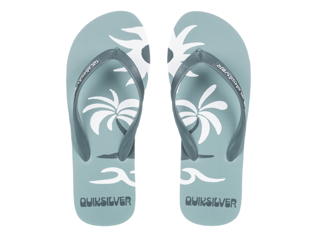Sandalias Quiksilver color sage con rayas blancas laterales, vista de perfil.