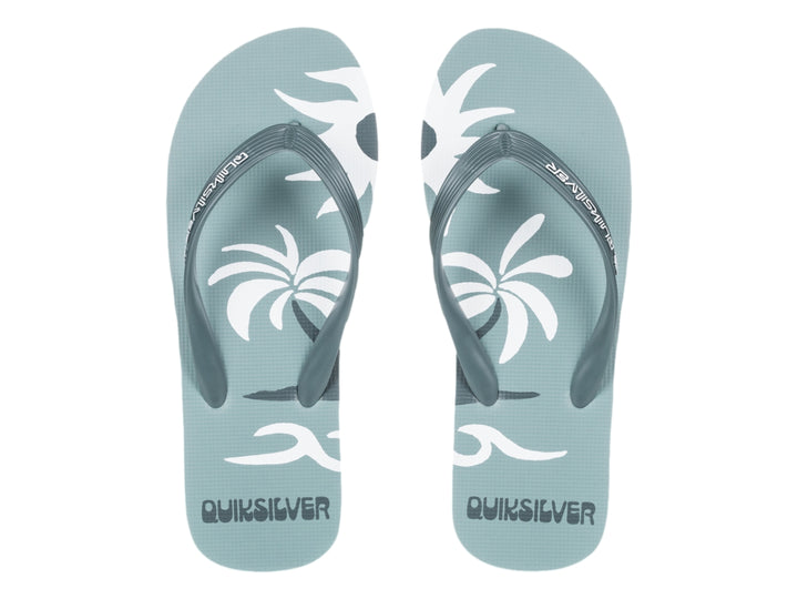 Sandalias Quiksilver color sage con rayas blancas laterales, vista de perfil.
