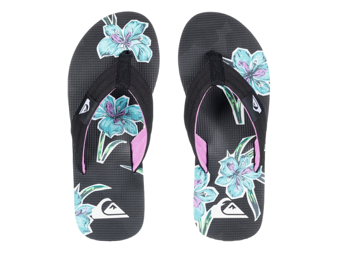 Sandalias Quiksilver negras con detalles blancos en la suela y patrones azules en la plantilla.