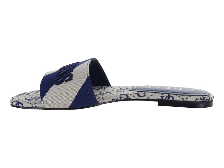 Sandalia deslizante GUESS en colores marfil y azul marino con logotipo en la correa.