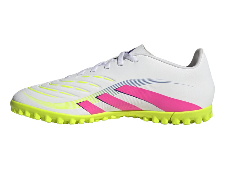 Tenis de fútbol Adidas Predator en color blanco con franjas rosas y suela amarilla brillante.