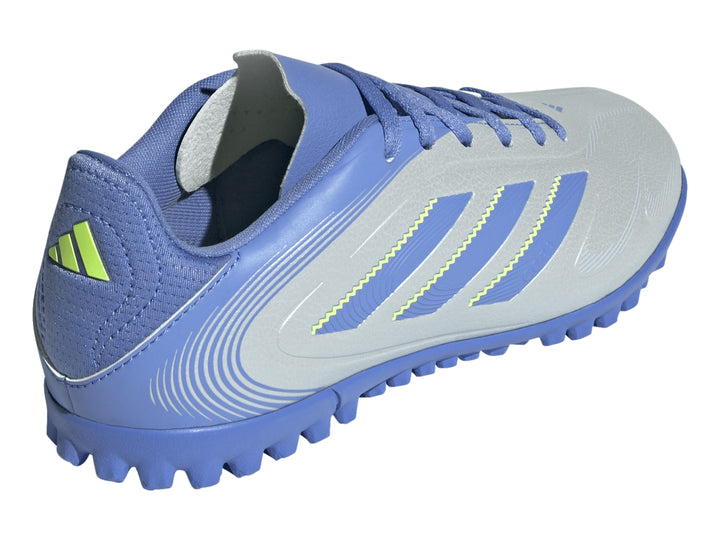Zapato de fútbol Adidas Copa Pure 3 Club TF en color azul halo con detalles en amarillo y suela para césped sintético.