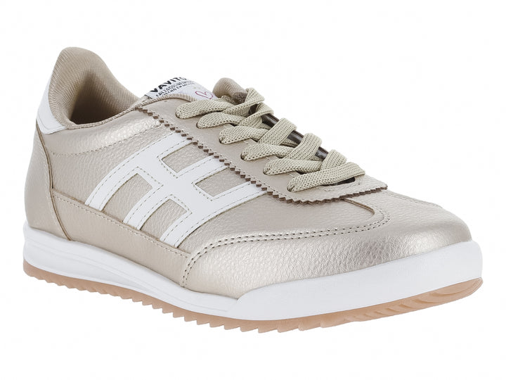 Tenis deportivos color oro con detalles y suela blanca.