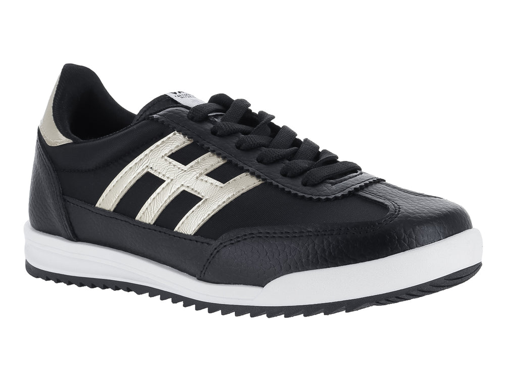 Tenis deportivos color negro con detalles en dorado y suela blanca.