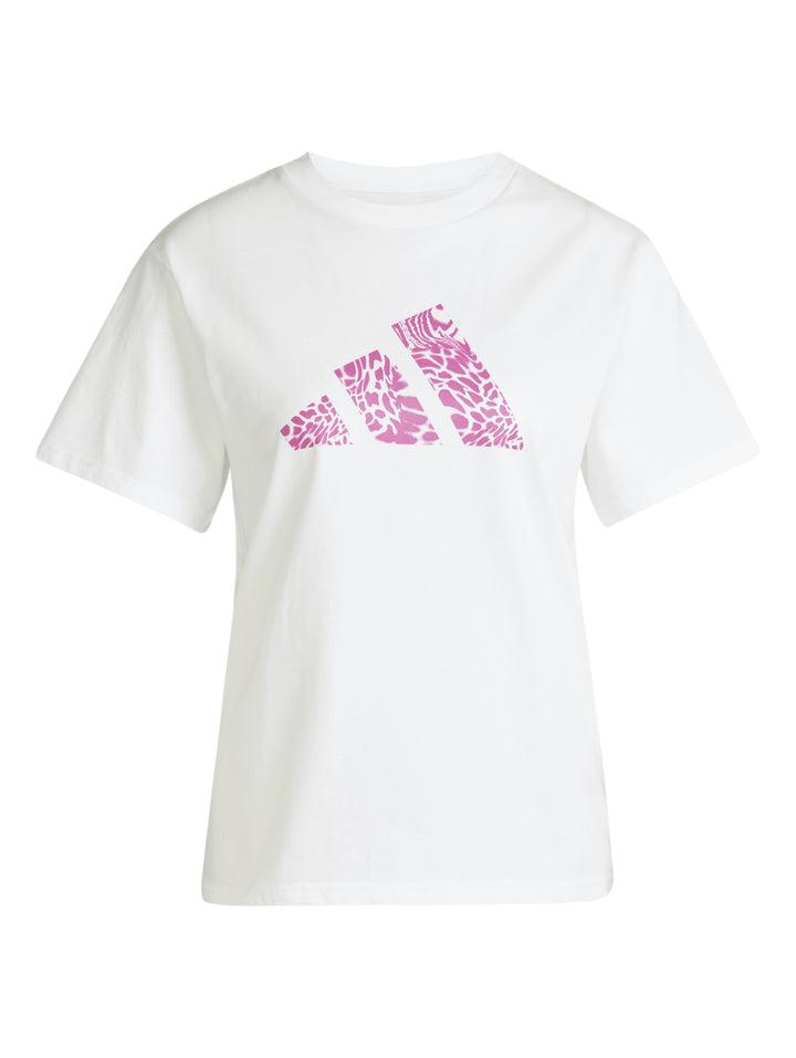 Camiseta deportiva blanca de manga corta con logo de Adidas en color rosa.