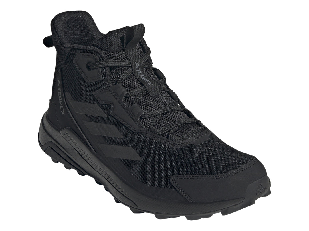 Zapato deportivo Adidas Terrex Anylander de corte medio en color negro con suela para terreno.
