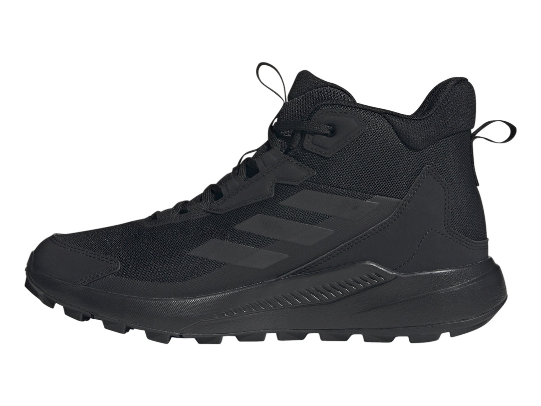 Zapato deportivo Adidas Terrex Anylander de corte medio en color negro con suela para terreno.