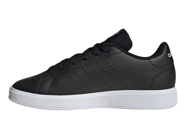 Tenis Adidas Advantage Base 2.0 color negro con suela blanca y detalles en rosa en el talón.
