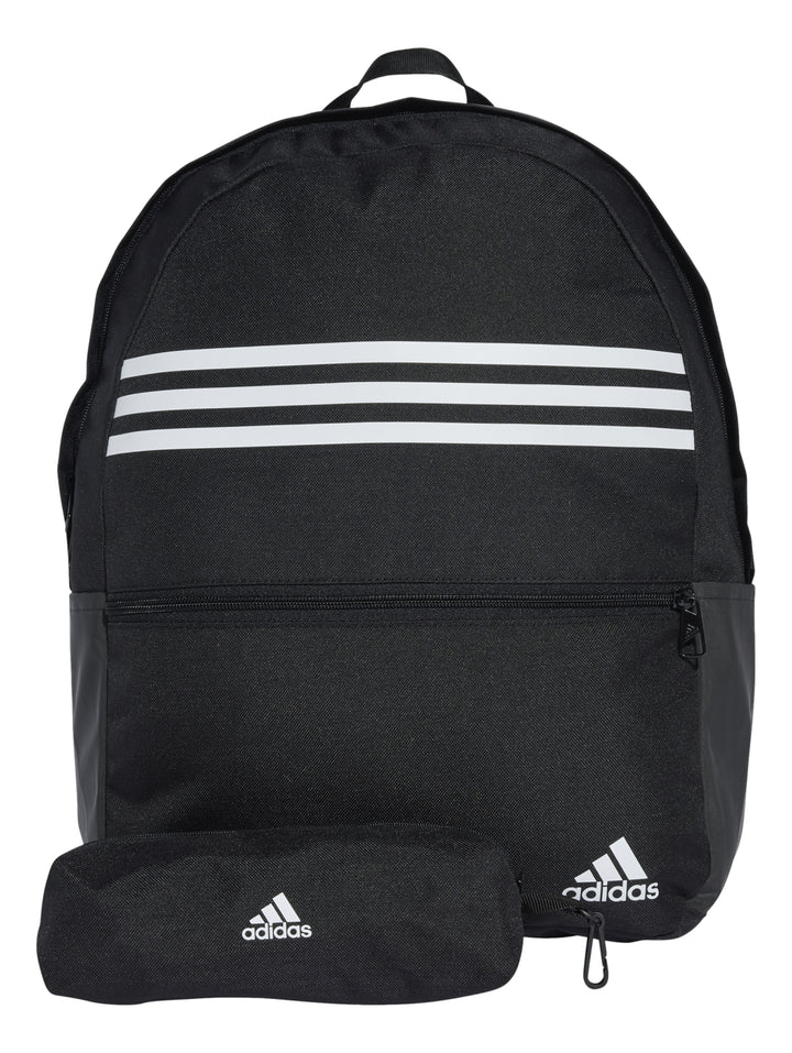 Mochila escolar Adidas color negro con tres franjas blancas horizontales y estuche a juego.