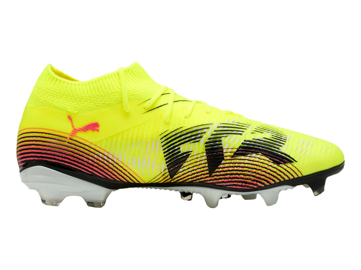 Botas de fútbol PUMA Future 8 Match color amarillo con detalles negros y naranjas y suela blanca.
