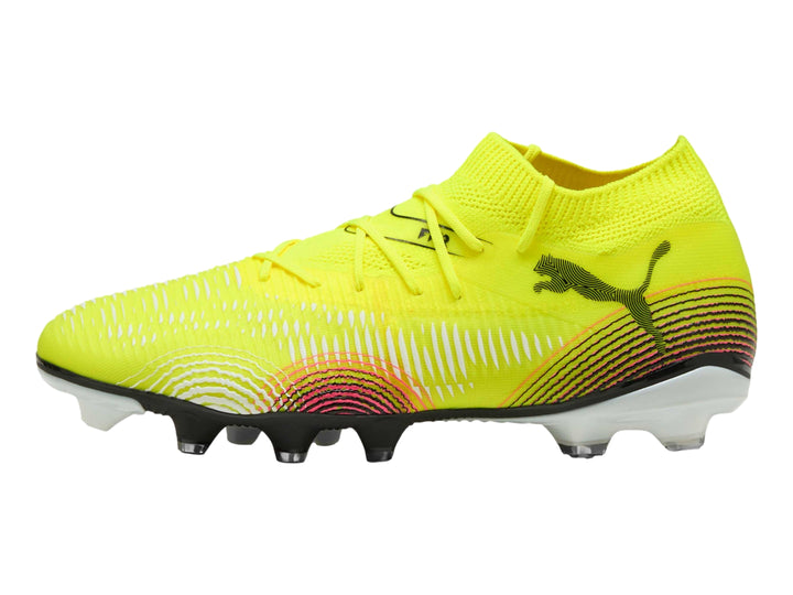 Botas de fútbol PUMA Future 8 Match color amarillo con detalles negros y naranjas y suela blanca.
